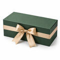 Geschenkbox 30 x 20 x 10 cm aus Karton dunkelgrün mit Satinschleife