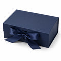 Geschenkbox 30 x 20 x 10 cm aus Karton in Dunkelblau mit Satinband - rechteckig